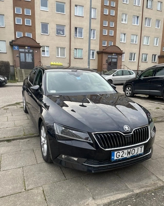 Skoda Superb cena 75000 przebieg: 203000, rok produkcji 2017 z Gdynia małe 16